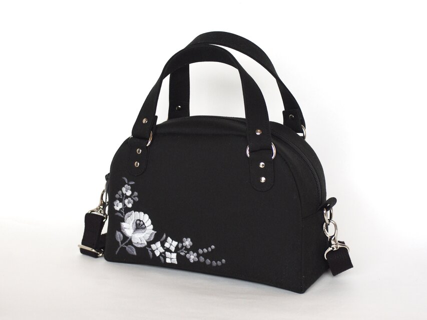 花刺繍のミニボストン　黒