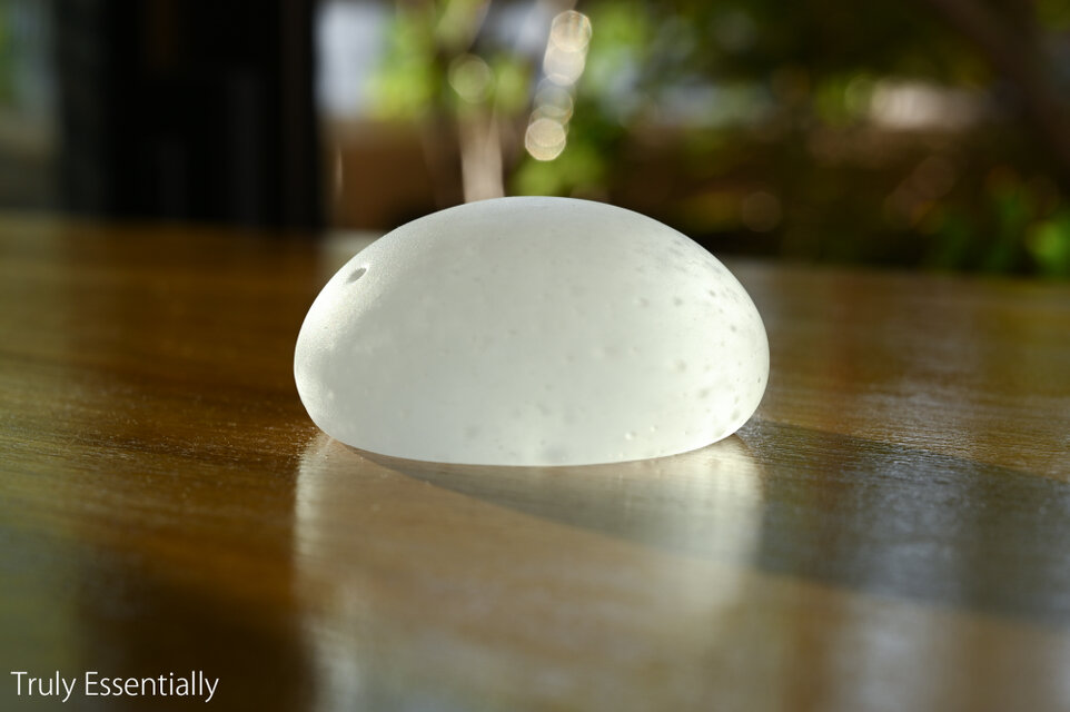 「いる・ある・きえる」シリーズ、無色つや消しガラスのインテリアオブジェ ● 直径7.5cm＃２