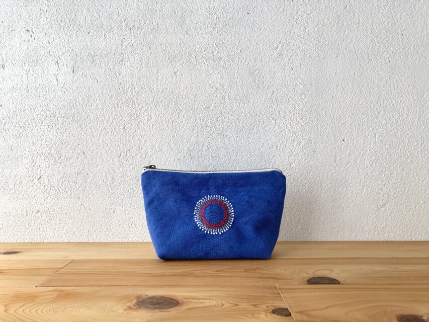 刺繍入りポーチ 青
