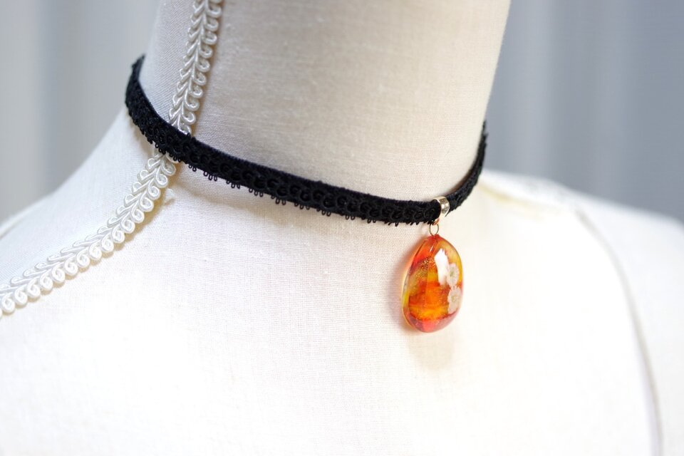 受注製作】レジンアート ドロップモチーフとタティングレースと