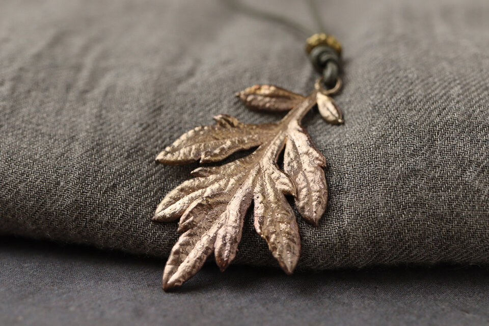ヨモギのペンダント