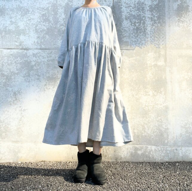 刺繍の小鳥とミモザ花柄＊大人のナチュラル長袖ワンピース＊国産綿100％あったかビエラ起毛＊ポケット付＊アイスグレー