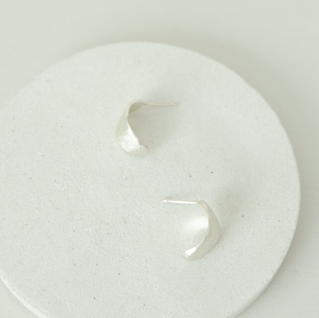 シルバーのピアス - SV | iichi 日々の暮らしを心地よくする