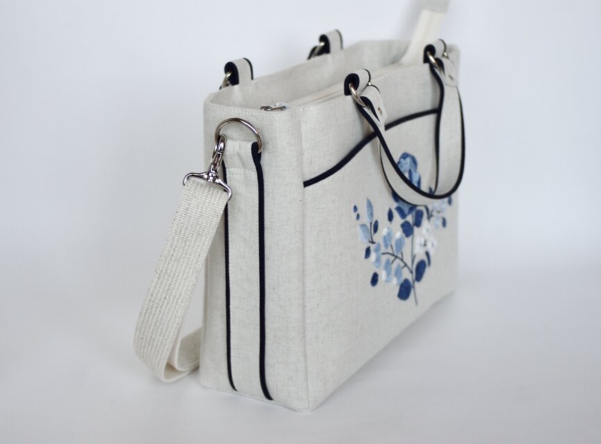 青い花刺繍のショルダーバッグ | iichi 日々の暮らしを心地よくする