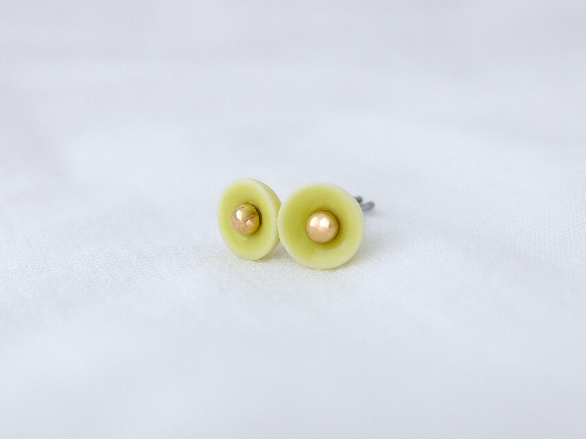 ピアス lily mini canaria