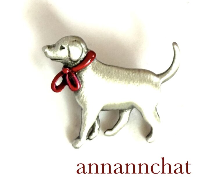 【ビンテージ　犬　クリスマスリボン　ピンブローチ】