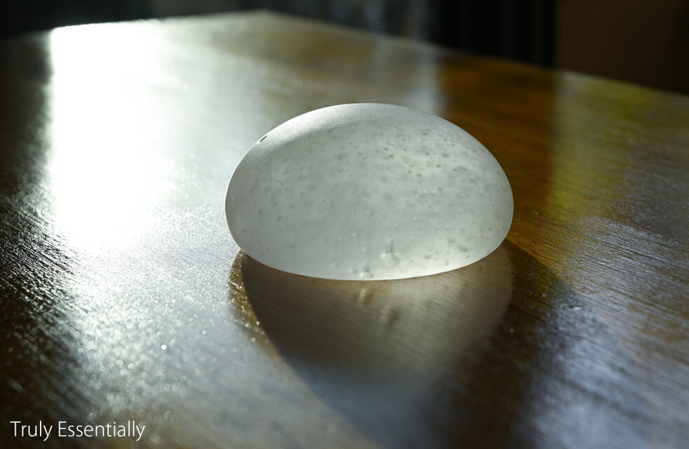 「いる・ある・きえる」シリーズ、無色つや消しガラスのインテリアオブジェ ● 直径9cm＃２