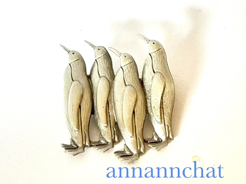 【ビンテージ　アメリカ製　ペンギンたち　ブローチ】