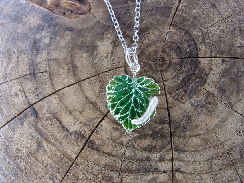 桑の葉(蚕つき)ペンダント　SV925/レジン