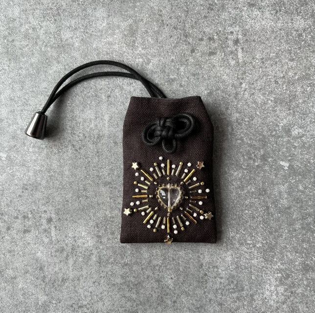 ＜ひも色選べる＞　O-mamori Heart Bijou チャコール