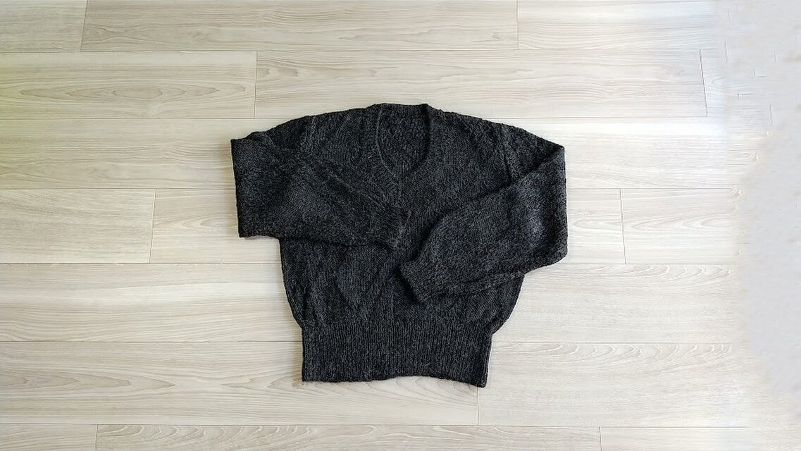 透かしの隠し柄　セーター