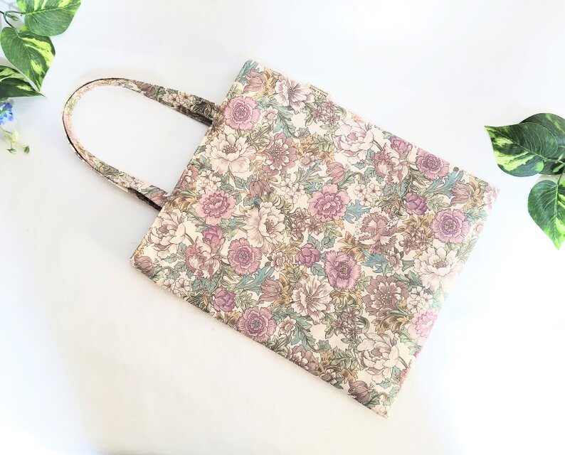 クラシックフラワーのペタンコなトートバック