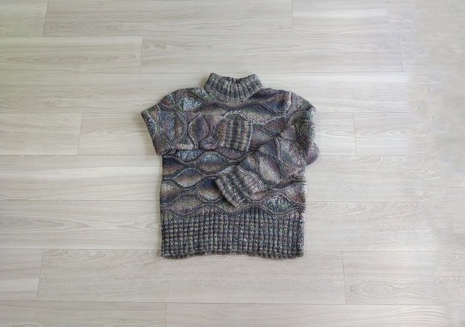 網目模様のハイネック　セーター