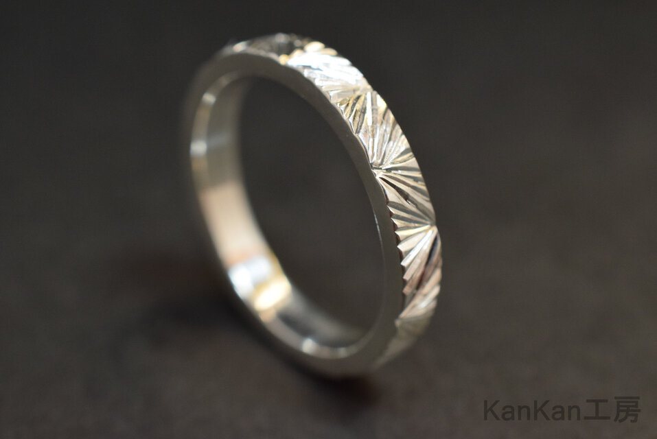 SVリング｜放射状・彫り｜平打ち・幅(約)3.0㎜