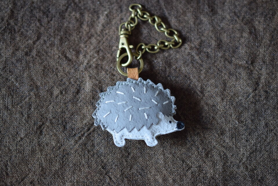 革バッグチャーム　ハリネズミ