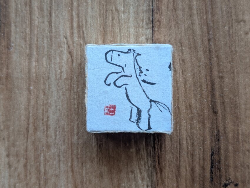 お正月飾りに…書家がつくった小さな縁起物（うま）書画