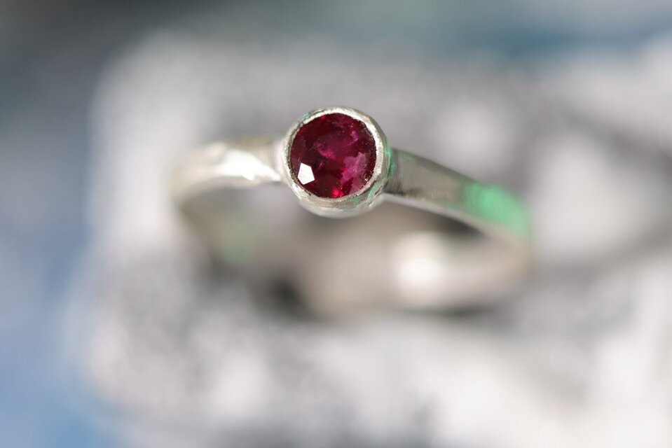 【タイで直接買い付け】アラジンのルベライト・シルバーリング【アグラバー】