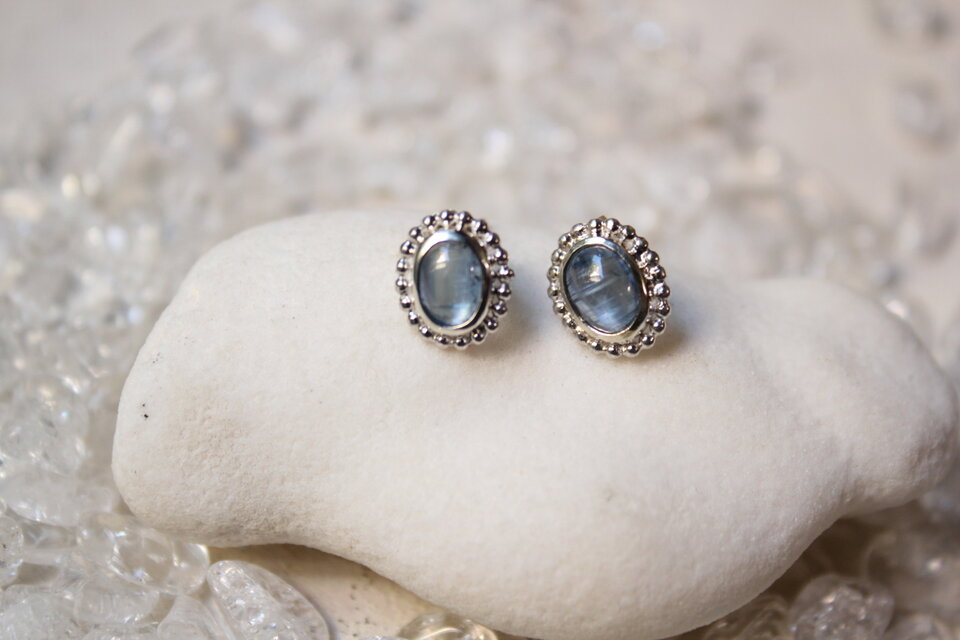 カイヤナイトの一粒ピアス/SV950