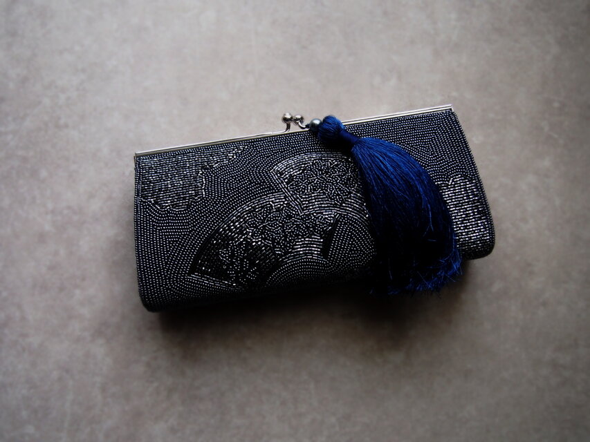 ビンテージバッグ　ブルーグレービーズバッグ　扇面重ね紋様