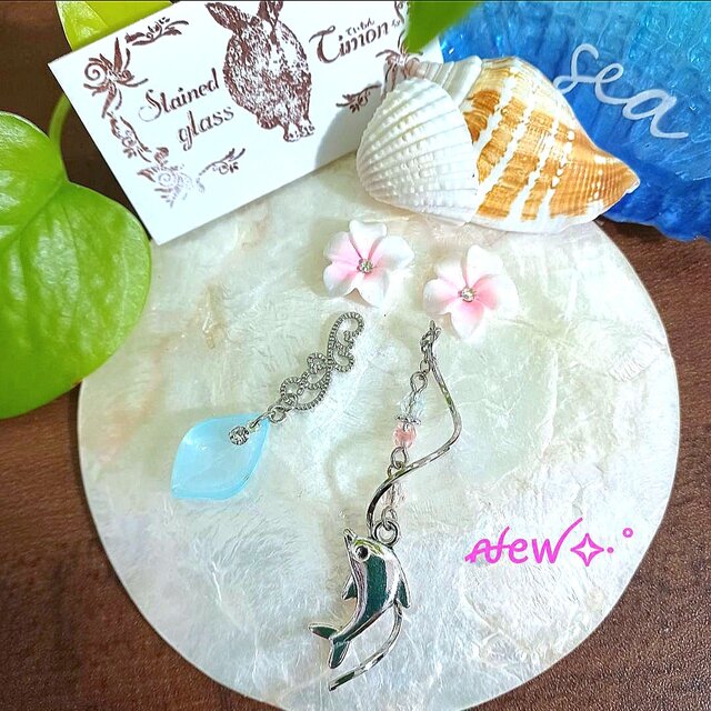 プルメリア❀イルカピアス／イヤリング 南国❀うすピンク×アクア No.1225