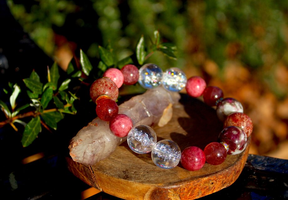 レピドクロサイト、ユーディアライト、チューライト　愛情と女性性、母性、人生に喜びと幸せをもたらす　