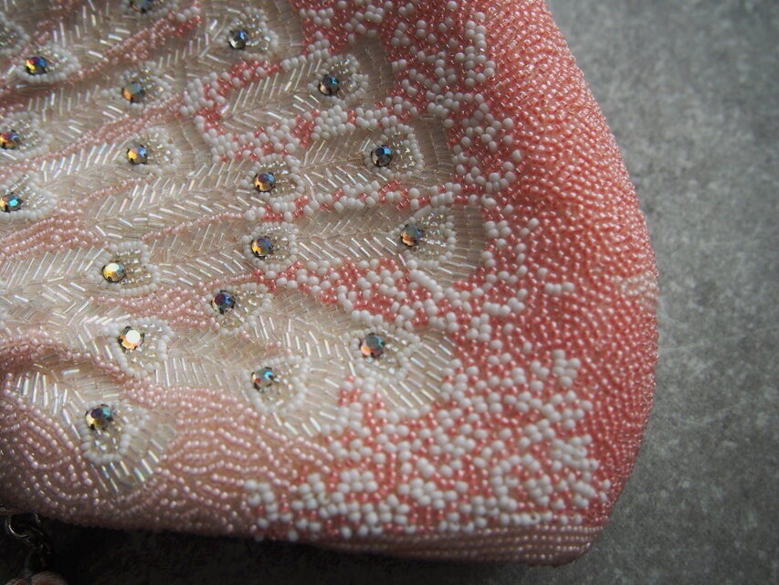 J*様 ビーズバッグ パーティーバッグ ヴィンテージバッグ アンティークビーズ Vintage】ビーズ刺繍バッグ Beaded Bag 東京手刺繍 ベージュ 孔雀の