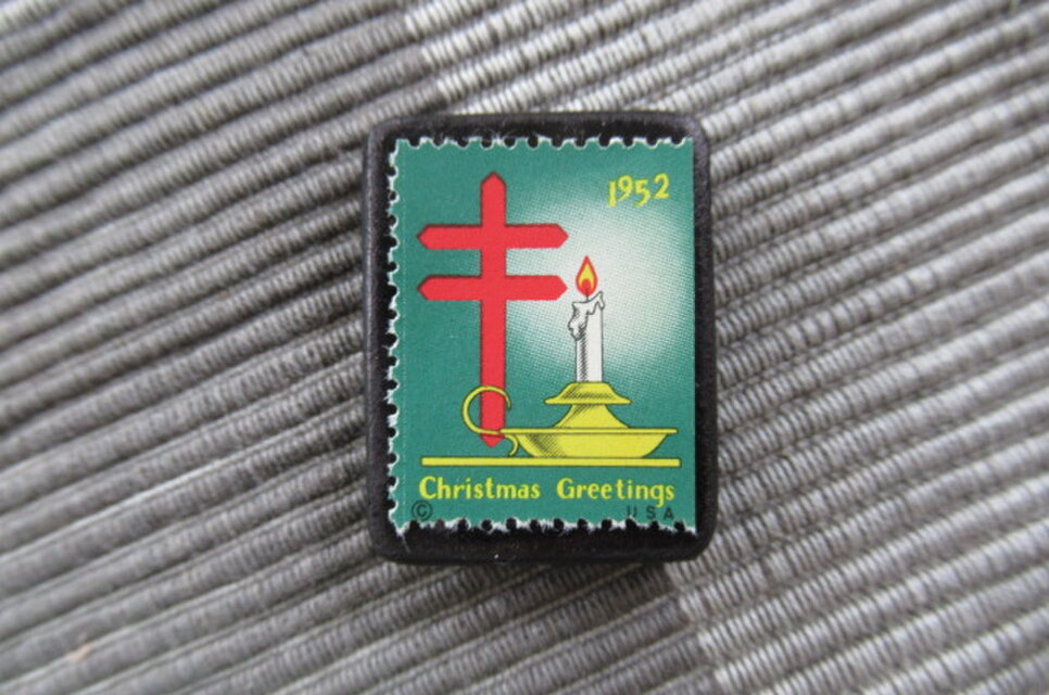 アメリカ　クリスマス複十字切手ブローチ10687