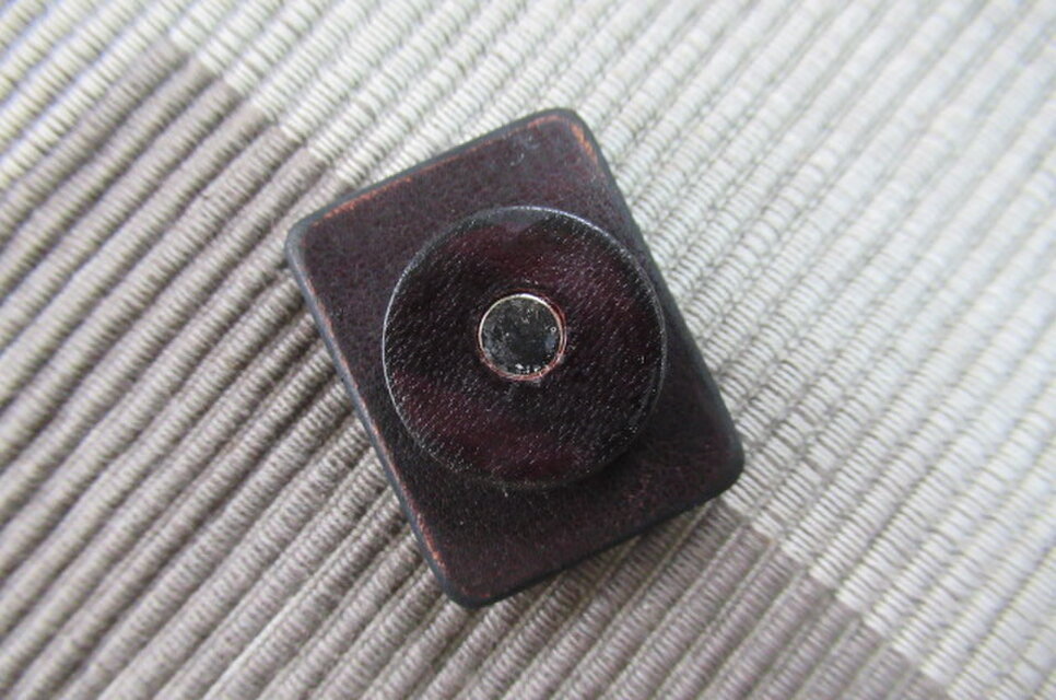 アメリカ クリスマス複十字切手ブローチ10687 | iichi 日々の暮らしを