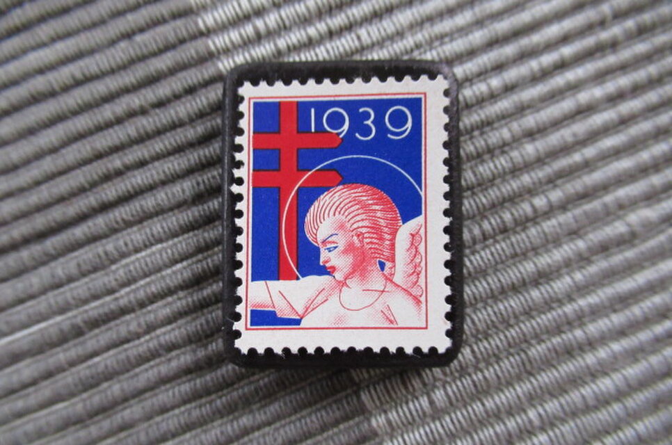 アメリカ　クリスマス複十字切手ブローチ10689