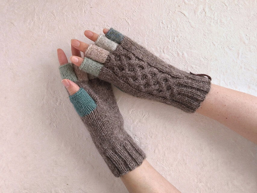 ご専用品 ベルトつき五本指手袋 ブラウン