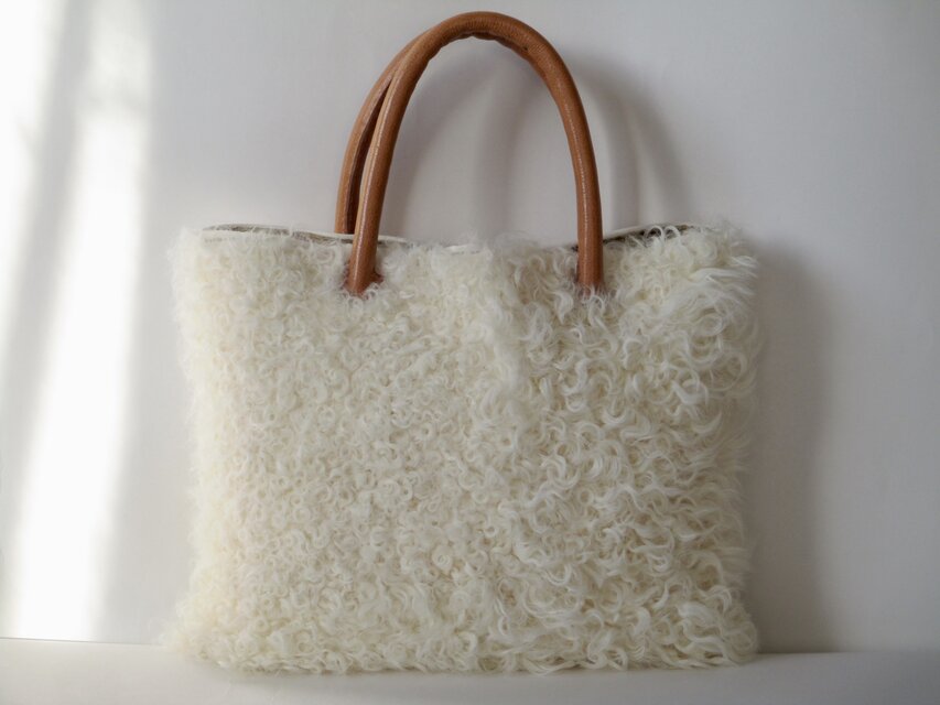 くるくるラムファーとイタリア牛革のトート （生成り）