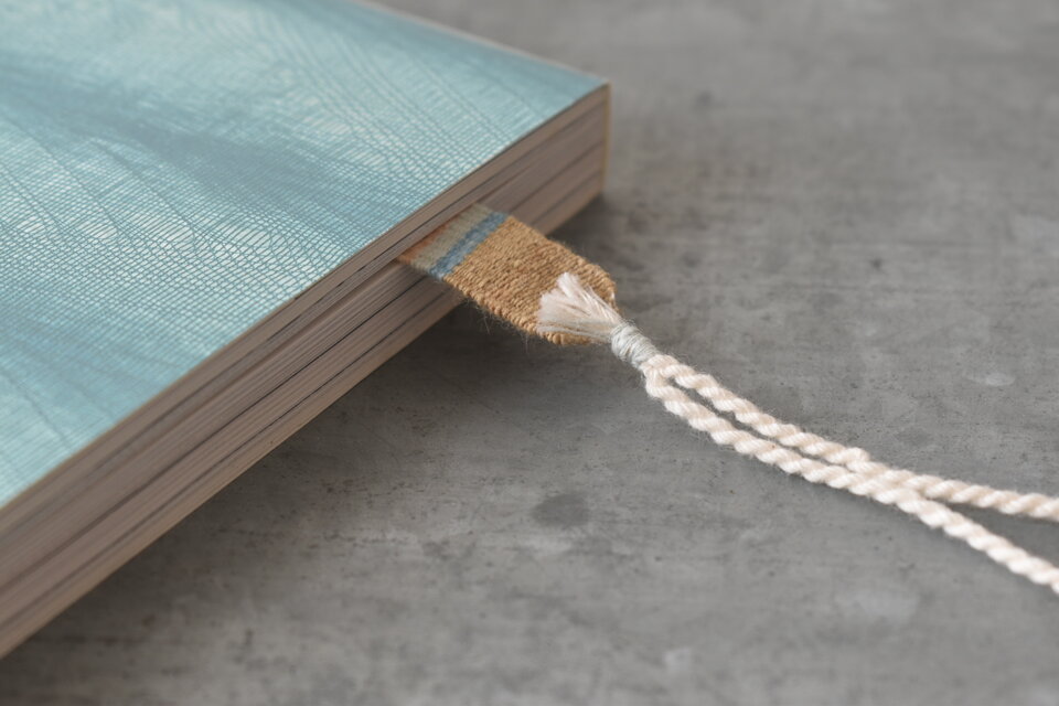 手織り布　しおり　