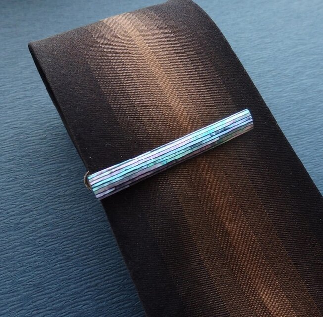 漆工芸螺鈿ネクタイピン☆ストライプ調　オーバルシェイプ