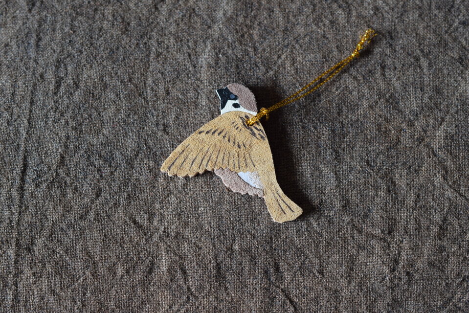 革オーナメント　スズメ