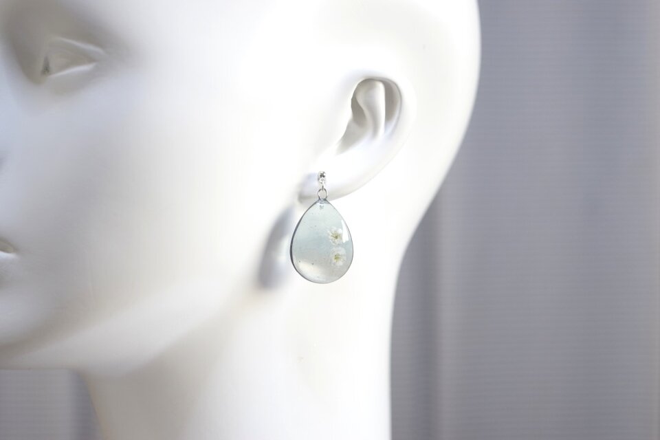 レジンアート　ドロップピアス〈異郷の涙〉