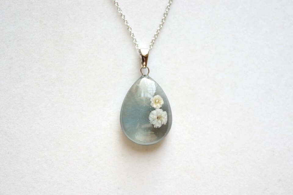 レジンアート　ドロップペンダント〈異郷の涙〉