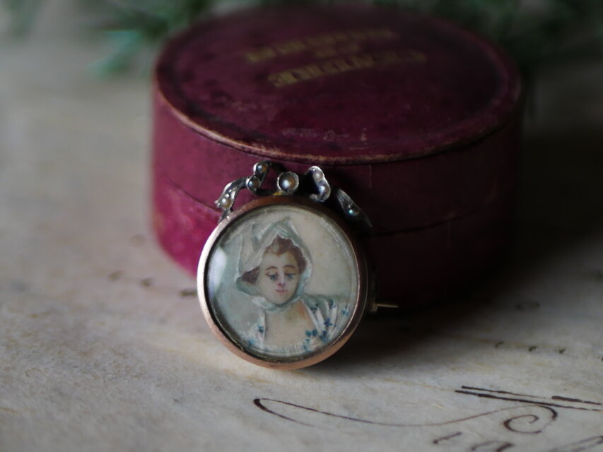 純銀製　ミニアチュール　リボン　ポートレート　アンティークブローチ　フランスアンティーク