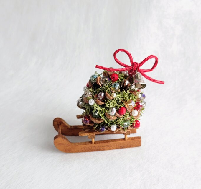 ソリに乗ったmini mini tree