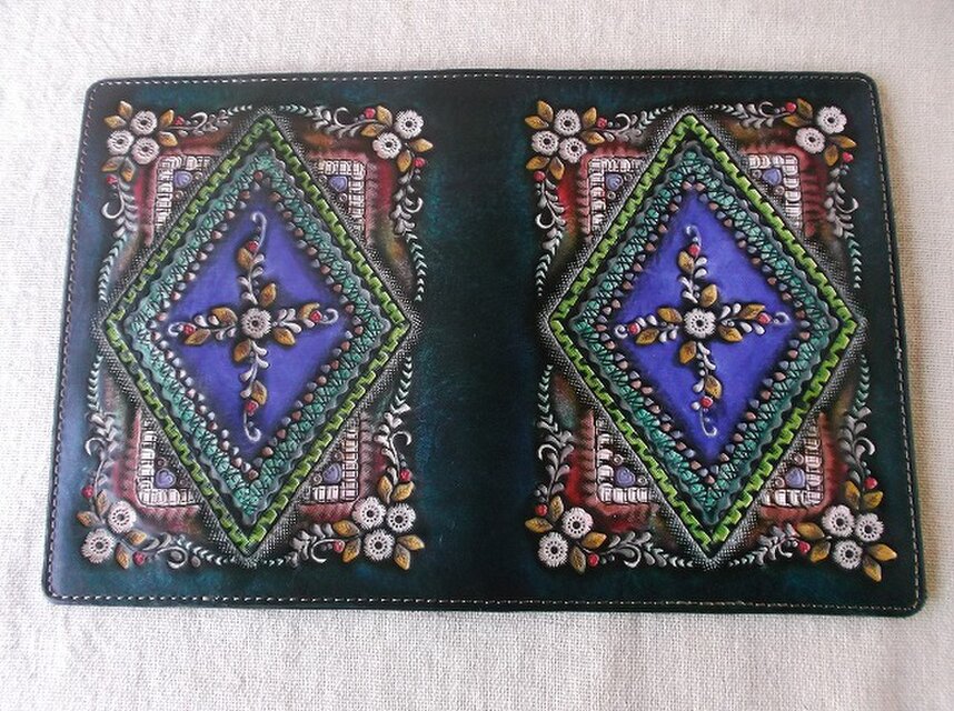 文庫サイズブックカバー 刻印、拭き染め 牛革 | iichi 日々の暮らしを