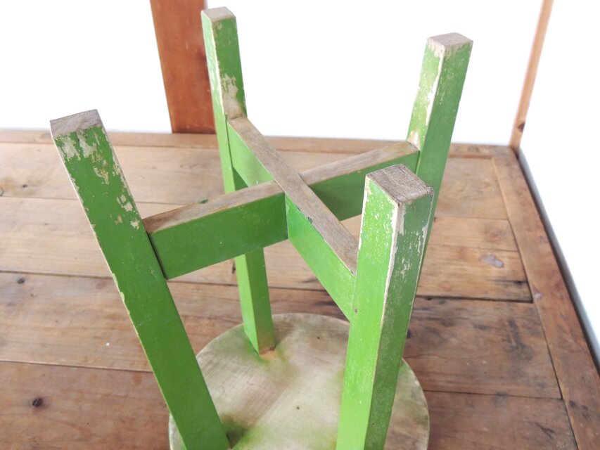 緑の丸椅子 | iichi 日々の暮らしを心地よくするハンドメイドや