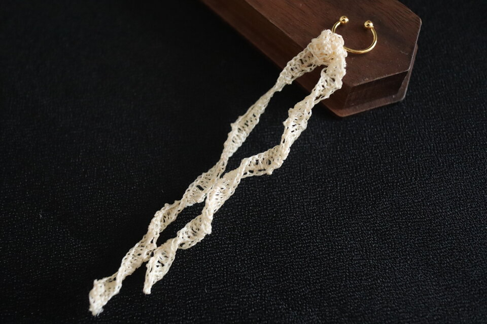 silk lace ear cuff　片耳用