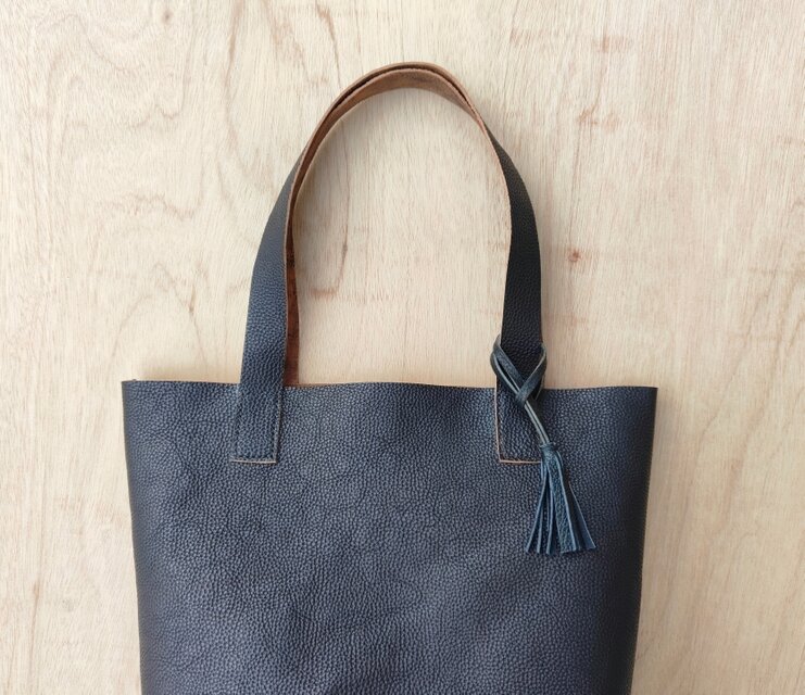 ☆一枚革のBASIC レザートートバッグ（A4/メンズ/レディース/シンプル 