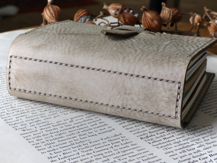 トラベラーズノートカバー／パスポートサイズ／革／グレー | iichi