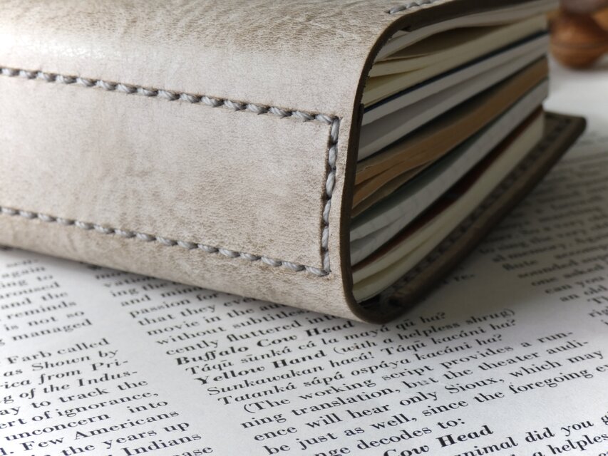 トラベラーズノートカバー／パスポートサイズ／革／グレー | iichi