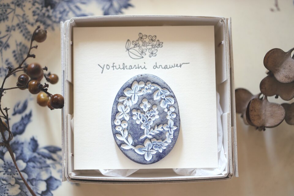 : : : 陶土の草花ブローチ : : : 1412