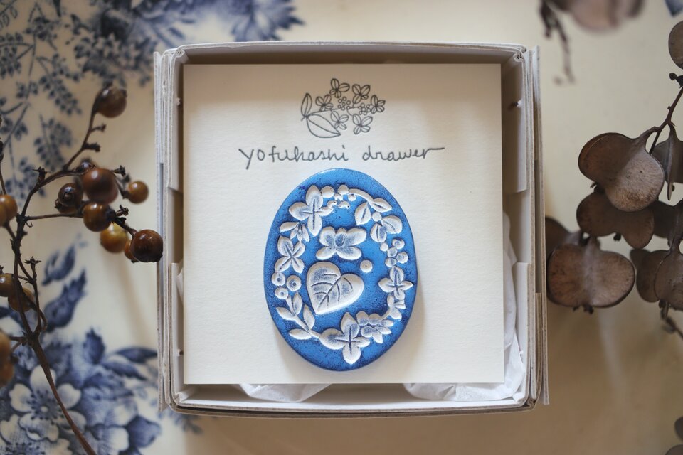 : : : 陶土の草花ブローチ : : : 1413