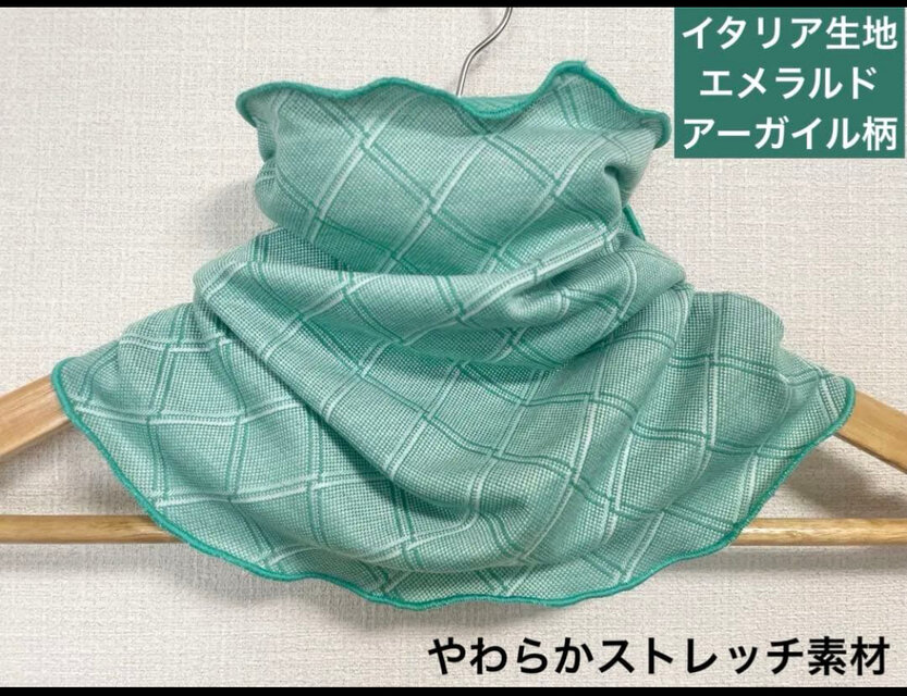 イタリア生地エメラルドグリーンアーガイル柄ハンドメイドネックウォーマー、光沢感