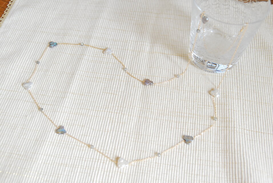 ２種のミツバパールとラブラドライトのネックレス　１４kgf