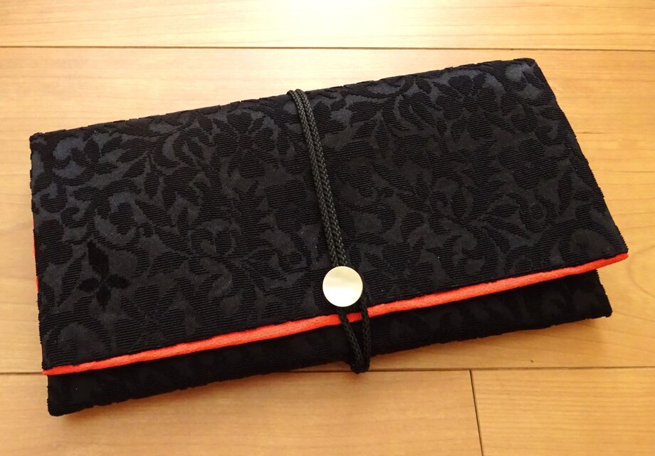 切りビロードのポーチ