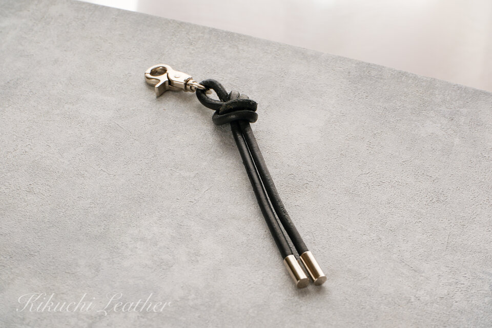 《Cow Leather》レザーコードチャーム